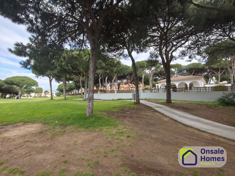 Foto 9dc983d0-62c3-43e9-8157-7ea9d1e5b329. Xalet amb aparcament a Cabopino - Artola Marbella