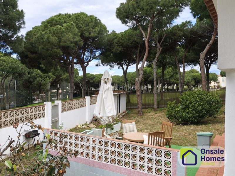Foto 9eba95e8-42c9-4f4d-bd49-53055bfc06d4. Xalet amb aparcament a Cabopino - Artola Marbella