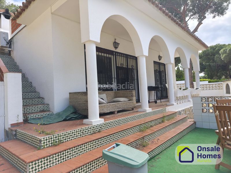 Foto cff76b78-6d6f-4d91-847c-65a90dd5f8b0. Xalet amb aparcament a Cabopino - Artola Marbella