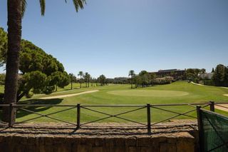 Casa adossada a Camino de la granadilla 41. Exclusiva casa pareada con jardín privado