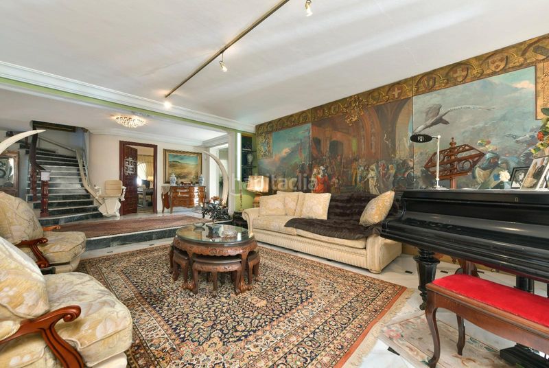 Foto 16648c95-71fb-4737-b2a6-f345208a567c. Chalet en paseo de las magnolias 8 amplia villa con piscina y gran potencial cerca del centro en Marbella
