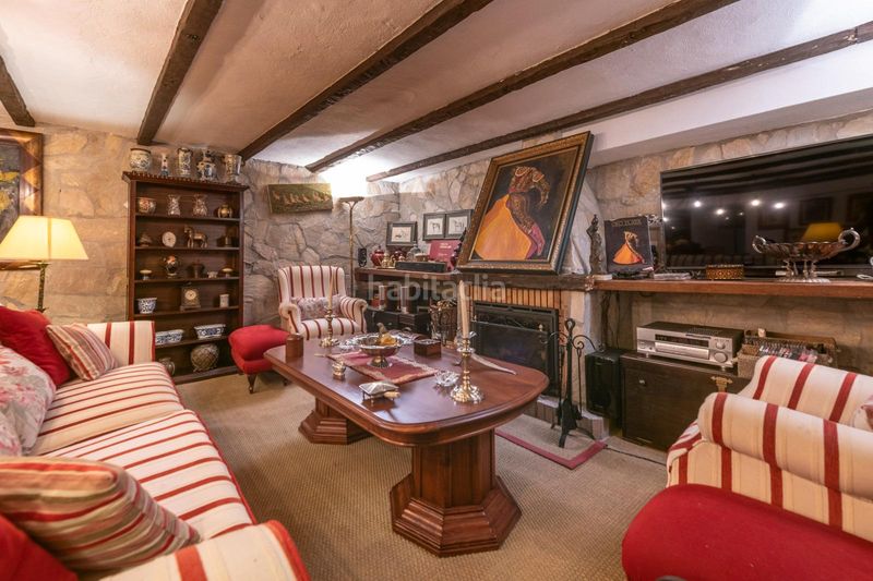 Foto 4010c4c8-ab43-47d4-85a3-fa7e925750b3. Chalet en paseo de las magnolias 8 amplia villa con piscina y gran potencial cerca del centro en Marbella