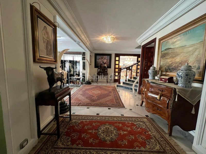 Foto 671f5b31-1741-47e4-bbb8-12e2fe656d14. Chalet en paseo de las magnolias 8 amplia villa con piscina y gran potencial cerca del centro en Marbella