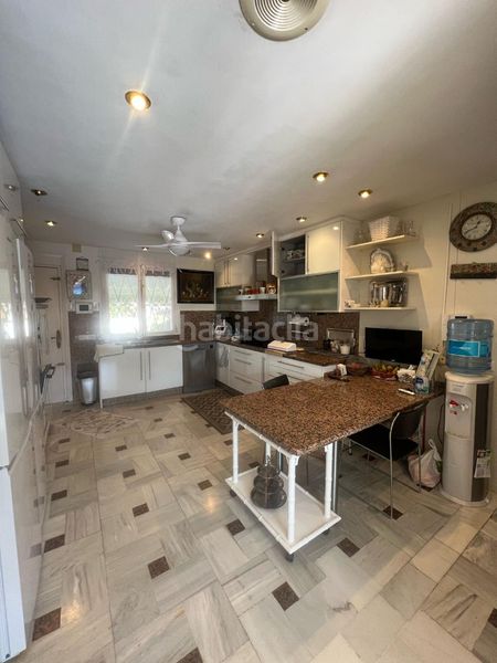 Foto 906cbb4d-1e9a-4544-89c8-26568bba3e2e. Chalet en paseo de las magnolias 8 amplia villa con piscina y gran potencial cerca del centro en Marbella