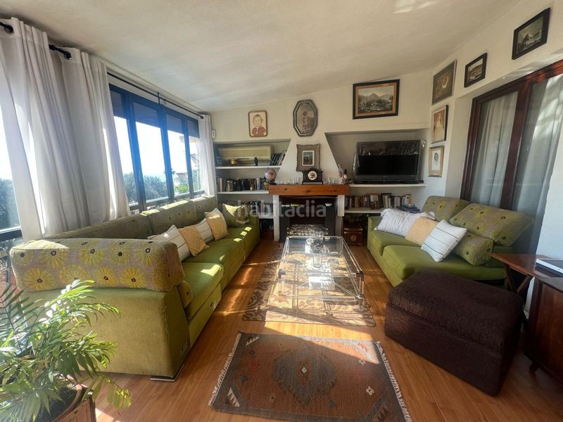 Foto 9ea4273e-7cd3-45f3-b24f-763af7a59807. Chalet en paseo de las magnolias 8 amplia villa con piscina y gran potencial cerca del centro en Marbella