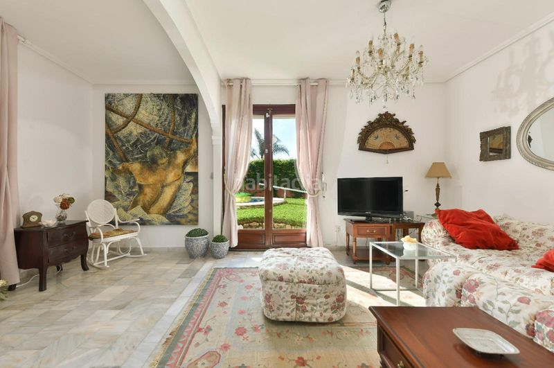 Foto a347d91c-b749-4579-8a08-eca5e253b745. Chalet en paseo de las magnolias 8 amplia villa con piscina y gran potencial cerca del centro en Marbella