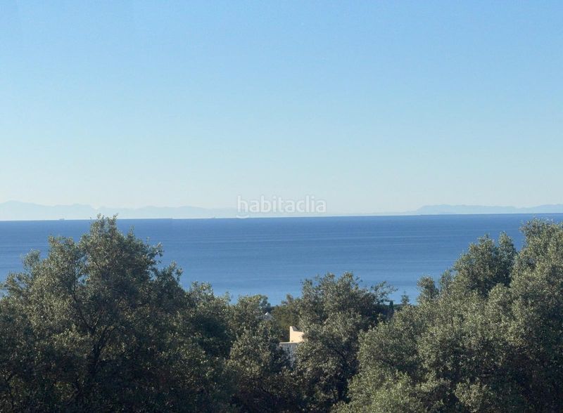 Foto a585907d-0e86-485f-94f3-3b2b21f2a7ee. Chalet en paseo de las magnolias 8 amplia villa con piscina y gran potencial cerca del centro en Marbella