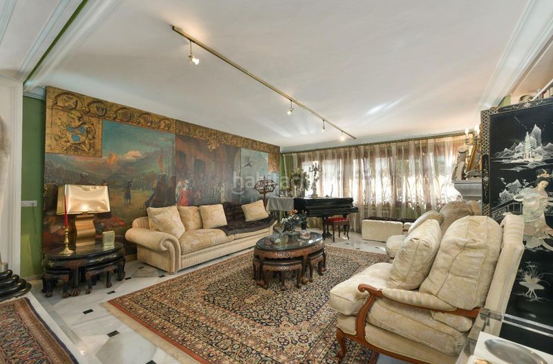 Foto b61bcb13-7128-4a63-88bb-89d06945ea9f. Chalet en paseo de las magnolias 8 amplia villa con piscina y gran potencial cerca del centro en Marbella