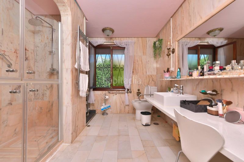 Foto c39817a7-8b44-443c-9378-c8b4fc6f4841. Chalet en paseo de las magnolias 8 amplia villa con piscina y gran potencial cerca del centro en Marbella