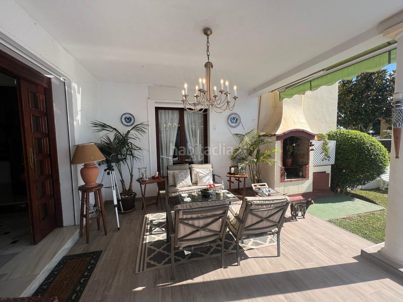 Foto e217164c-8d5c-4d41-a49b-ea86725aaf08. Chalet en paseo de las magnolias 8 amplia villa con piscina y gran potencial cerca del centro en Marbella