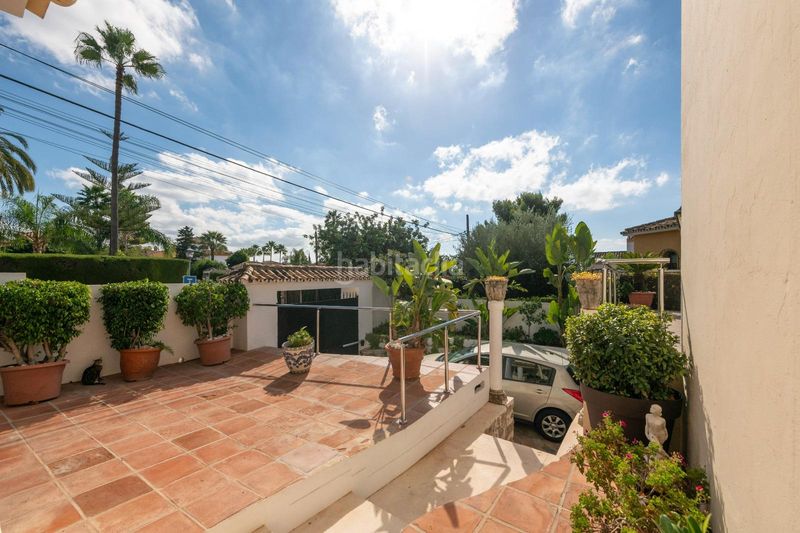 Foto ecb03a76-11c9-40b8-9777-38255c3c8fe0. Chalet en paseo de las magnolias 8 amplia villa con piscina y gran potencial cerca del centro en Marbella