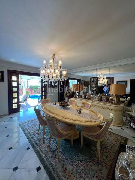 Foto f0f64f55-1f91-49c3-8184-aed807e69fb8. Chalet en paseo de las magnolias 8 amplia villa con piscina y gran potencial cerca del centro en Marbella
