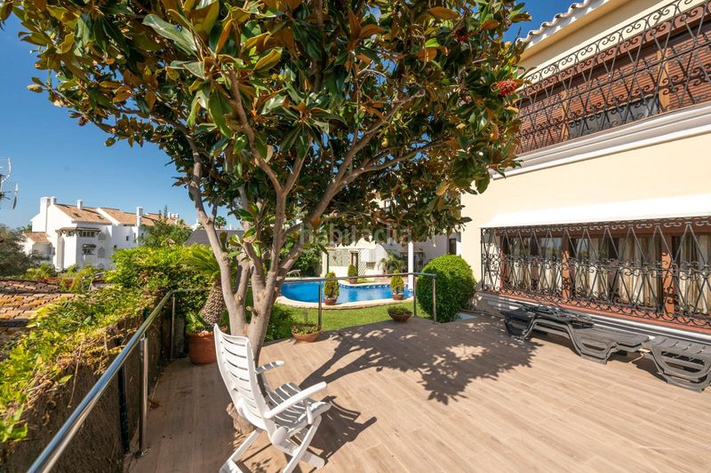Foto f4bf065e-5fb0-42bc-ae63-f4eed0913ecf. Chalet en paseo de las magnolias 8 amplia villa con piscina y gran potencial cerca del centro en Marbella