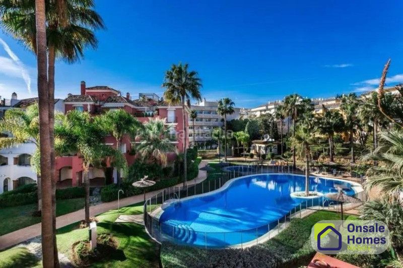 Foto 8b2b581f-11c3-41d8-a176-2d04dd6622d4. Pis amb aparcament piscina a La Carolina - Guadalpín Marbella
