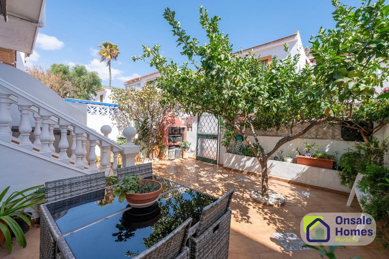 Foto 0d439248-aabe-4392-82e6-29d772fabfaf. Casa adossada amb xemeneia piscina a Torrecilla - La Cañada Marbella