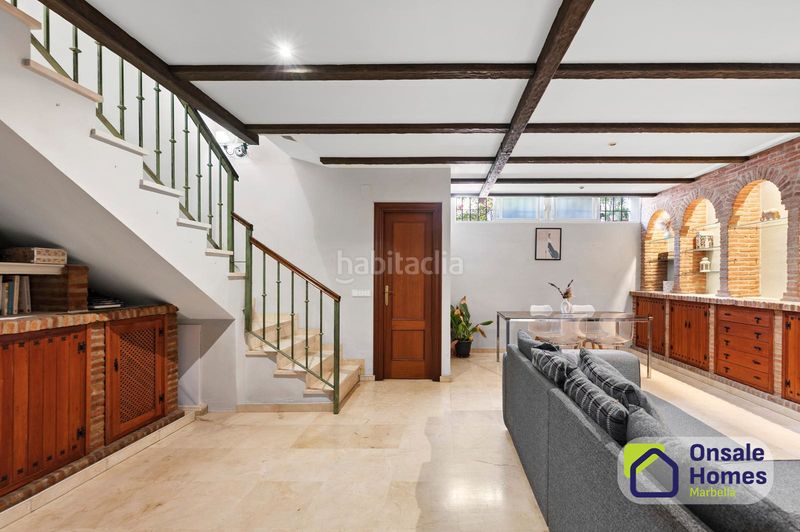 Foto 4cfaa234-1a4e-4f7c-b2a9-226271756122. Casa adossada amb xemeneia piscina a Torrecilla - La Cañada Marbella