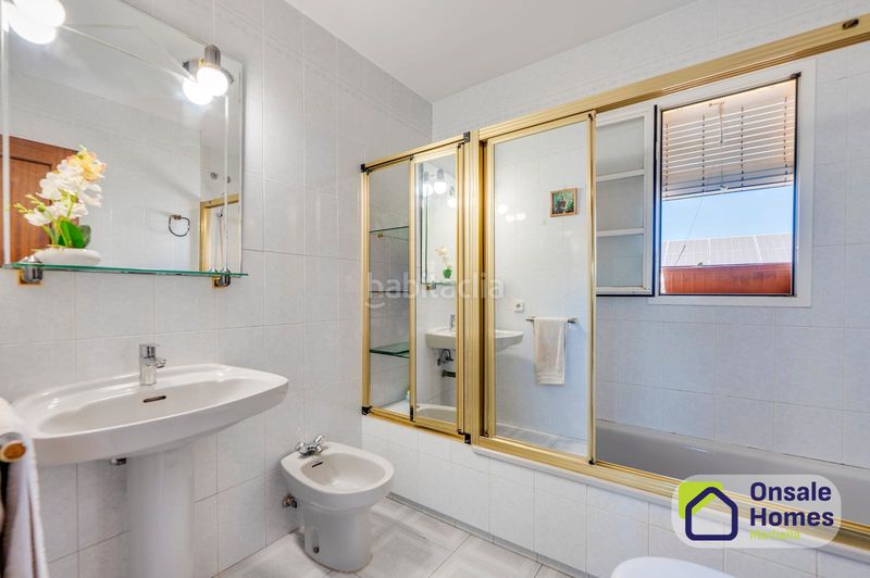 Foto ce9d23aa-b38a-4abc-a1b4-56fbb6939e0b. Casa adossada amb xemeneia piscina a Torrecilla - La Cañada Marbella