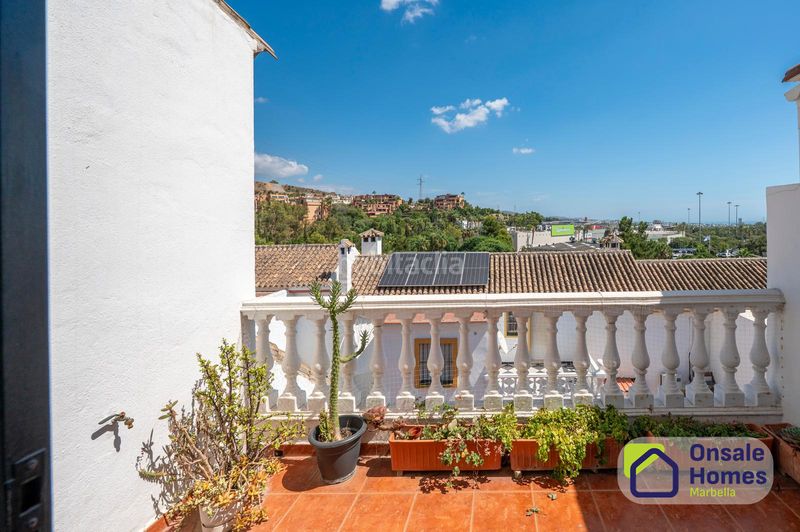 Foto cfacddf9-e3eb-4606-a40f-e864b76914e3. Casa adossada amb xemeneia piscina a Torrecilla - La Cañada Marbella