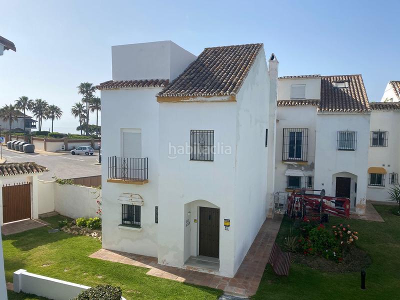 Foto 1cb82e7f-6800-4f8c-a3f2-18eb384d1a66. Casa adossada a avenida playas andaluzas 4 a Las Chapas - Alicate Playa Marbella