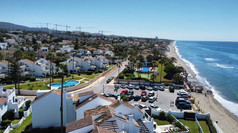 Foto e13be491-51bf-4a67-b3c3-f8e787dbd53d. Casa adossada a avenida playas andaluzas 4 a Las Chapas - Alicate Playa Marbella