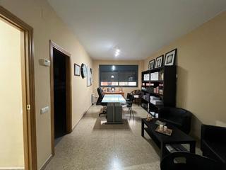 Appartement à Plaça Catalunya - Escola Industrial. Planta baja seminueva con parking en zona escoles