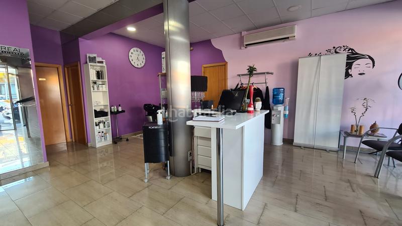 Foto 346c2d78-9c6a-4143-82c9-5167e0f82fd6. Traspaso local comercial traspaso de peluqueria en activo por jubilacion en Terrassa