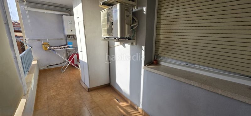 Foto 57131d9b-7a76-4af1-b26d-cfeb0f7e2cfc. Pis amb xemeneia calefacció a La Maurina Terrassa