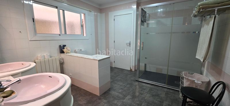 Foto 8cff1047-8266-4cb2-acb3-f2560e6dc9a3. Pis amb xemeneia calefacció a La Maurina Terrassa