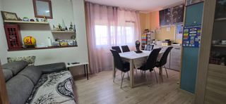 Etagenwohnung in Can Tussell. Piso funcional y muy luminoso con tres habitaciones dobles y tod