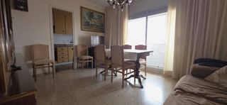 Pis a Ca n'Anglada. Piso exterior con 2 balcones y trastero.