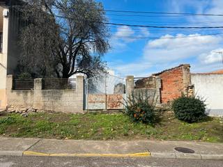 Terreno residencial en Calle uceda 11. Se vende suelo