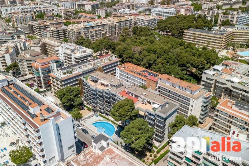 Foto c0474344-d78f-4a3c-a9f4-6e2c9fbdc8e0. Piso en montblanc 15 ático con terraza, piscina y licencia en Salou