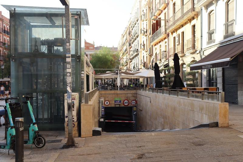 Foto b9d6161e-5830-4bd2-bfbe-908063d36d09. Aparcament cotxe a font 1 a Part Alta Tarragona