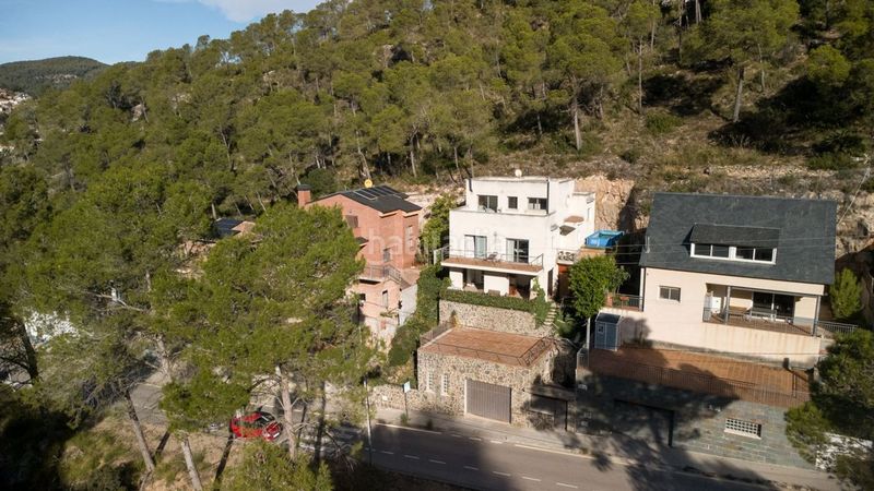 Foto 7a4bfb37-73fb-4cb3-89a1-2d0184bacd35. Casa amb aparcament piscina a Vallirana
