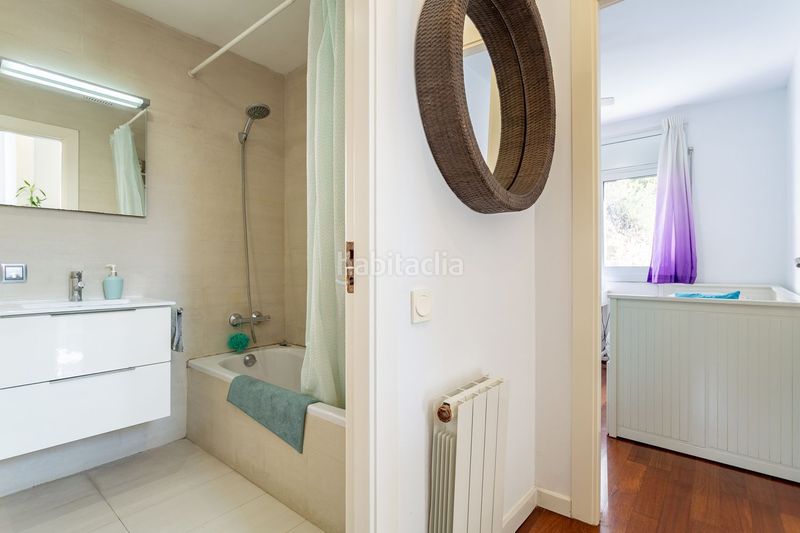 Foto b6d11d2a-3b06-45e9-b906-2bfc159789ad. Casa amb aparcament piscina a Vallirana