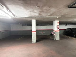 Lloguer Aparcament cotxe  Maria cristina. Parking en alquiler en av. maria cristina