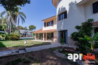 Chalet  Calle del bosc del quec. Privacidad y luz en cap salou