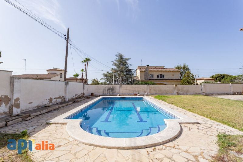 Foto ea6e2c55-17c8-4349-a5ad-9bbe29cbadf3. Casa amb aparcament piscina a Els Masos - Els Garrofers Coma-ruga