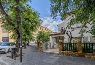 Flat in Baro iv torres 25. Casa con jardín y ascensor privado en el centro de tarragona, ch