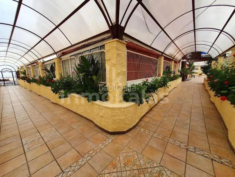 Foto 26bd8442-9d4d-4f36-8775-1051e4db995c. Apartament amb aparcament piscina a Playa Levante Benidorm