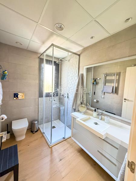 Foto 2998f430-8be8-4212-814f-7751b4a82c8c. Apartamento exclusivo apartamento de 3 dormitorios en sunset drive playa de poniente en Benidorm