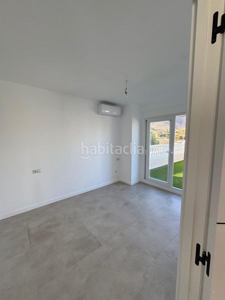 Foto b00adf52-51a0-425f-9eea-57d45c38df08. Casa amb aparcament a Pueblo Acantilado-Lanuza Campello (el)