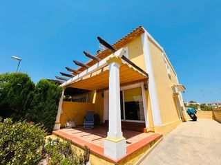 Casa aparellada a Montebello - Nou Espai