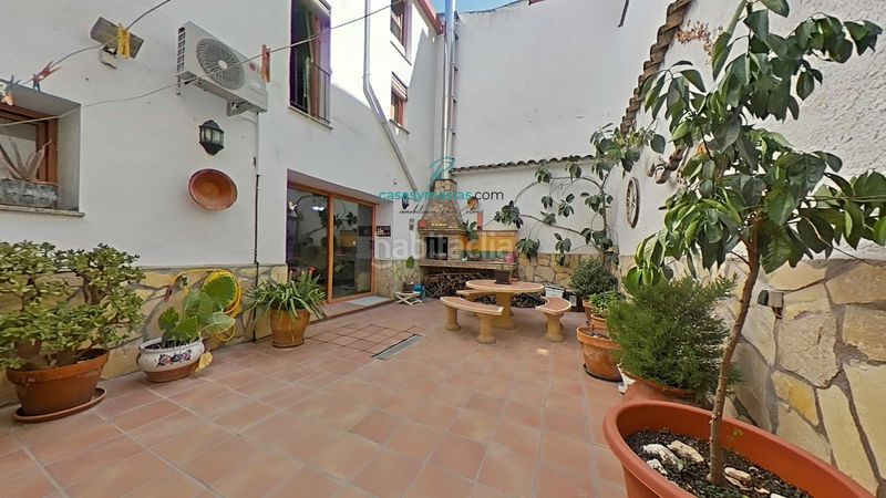 Foto f7e54f03-e14f-44cb-985e-d3b86cb34095. Casa amb calefacció a Torrelavit