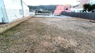 Local Comercial  Travessera dels bassons. Solar urbano con una nave de 150 m2, en el centro de torrelles d