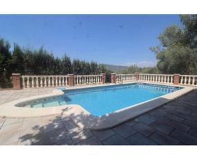 Chalet in Olivella. Casa con 1.100 m2 te terreno, piscina y vistas increbles