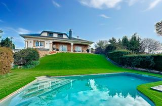 Chalet in Torre de Claramunt (La). Elegancia y exclusividad en un entorno privilegiado