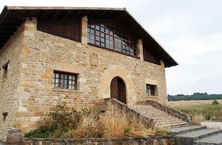 Fabrikhalle in Yerri