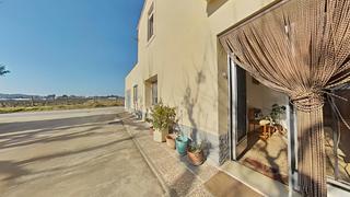 Masia a Vilobí del Penedès. Masia centenaria a 5 km de vilafranca con viñedos y nave de 1100