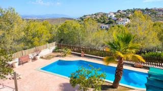 Chalet en Olèrdola. Casa ideal para dos  familias en olèrdola  jardín, piscina y vis